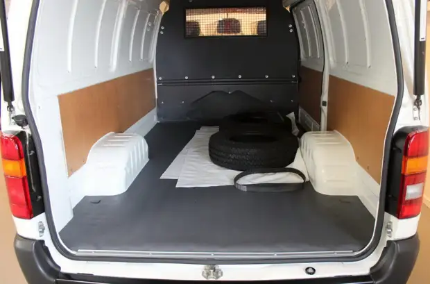 31-летний Toyota Hiace продают по цене новой GR86, и вот почему