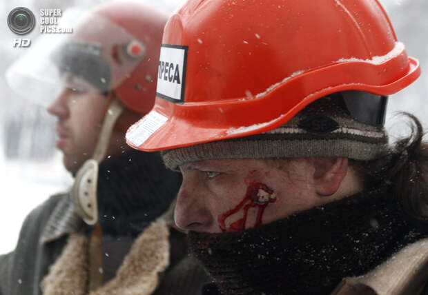 Украина. Киев. 22 января. Столкновения протестующих против действующей власти с сотрудниками правоохранительных органов. (REUTERS/Vasily Fedosenko)