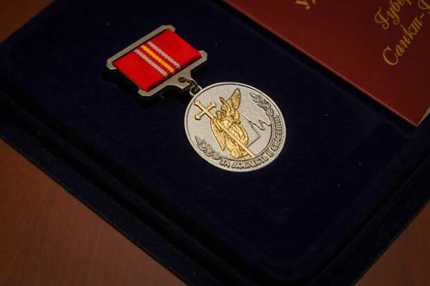 В Петербурге наградят медсестер, спасших малыша на Богатырском проспекте