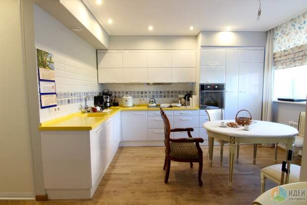 Белая кухня фото, желтая кухонная столешница