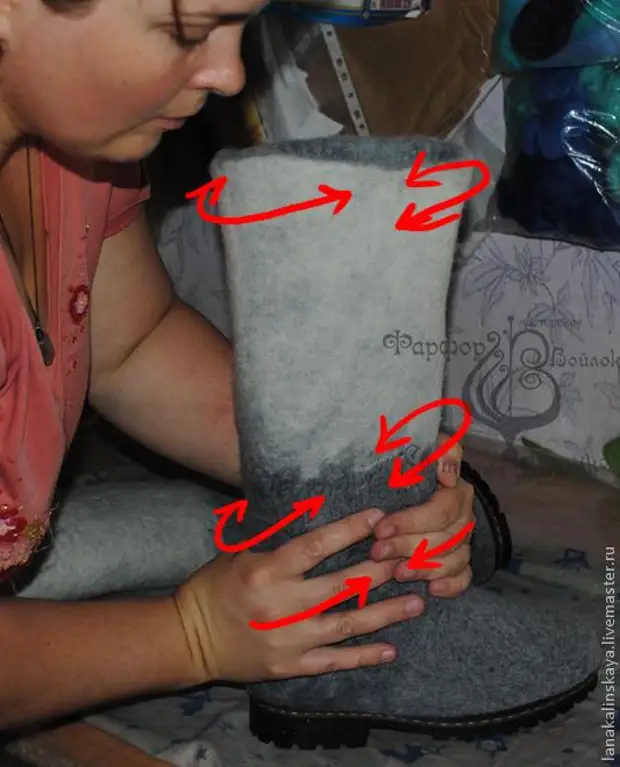 как стирать войлок. катание валенков стирка валенков. постирать угги в стиральной машине. чистка валенок. можно ли стирать валенки в машине.