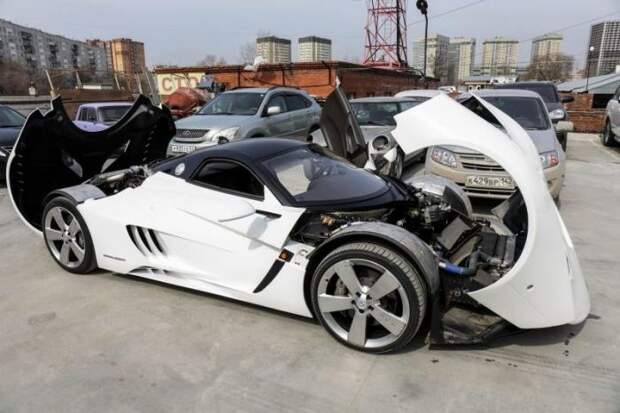 Спорткар и внедорожник Marussia в Новосибирске (16 фото)