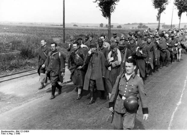 Файл:Bundesarchiv Bild 121-0404, Frankreich, Französische Kriegsgefangene.jpg