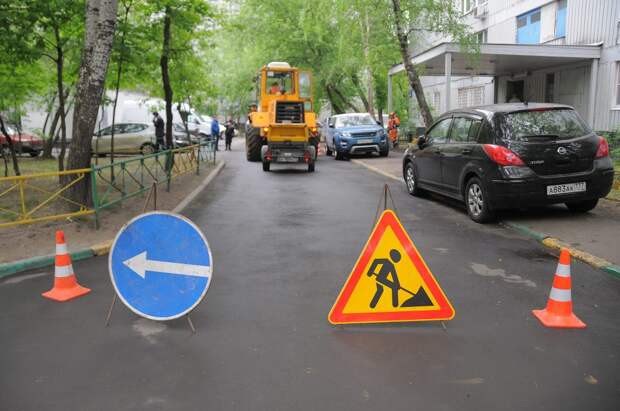 На Мячковском бульваре расширили тротуар