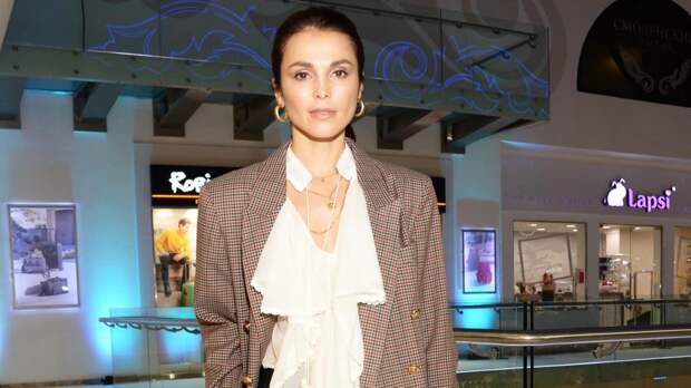 43-летняя Сати Казанова показала подросшую дочь от мужа-итальянца: фото