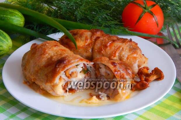 Фото Куриные конвертики с лисичками, сыром и луком