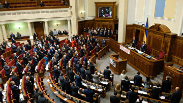 Депутаты на заседании Верховной рады Украины в Киеве. Архивное фото