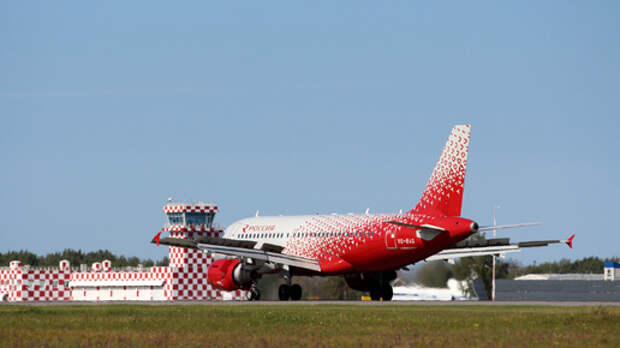 50-летняя стюардесса «России» набрала 130 дней больничных за год, а после полета с проверяющей нажаловалась в полицию