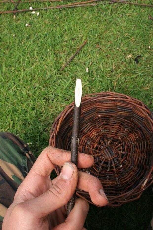 Корзина из ивовых прутьев Корзина из ивовых прутьев