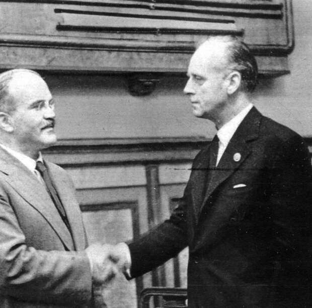 Гитлер обещал Польше половину Украины: пакту Молотова-Риббентропа 80 лет Гитлер обещал Польше половину Украины: пакту Молотова-Риббентропа 80 лет