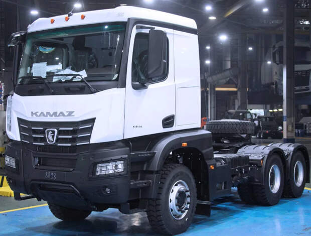 Начата сборка нового российского седельного тягача с 560-сильным отечественным мотором