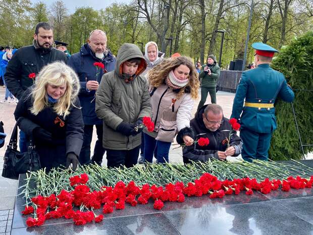 Переехавшие в Нижегородскую область иностранцы приняли участие в торжественных мероприятиях в честь Дня Победы