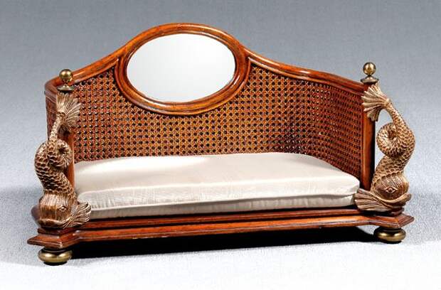 Кроватки и диванчики для любимцев. 18-20 век
