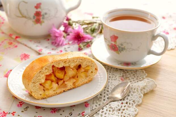 Рулет с яблочной начинкой