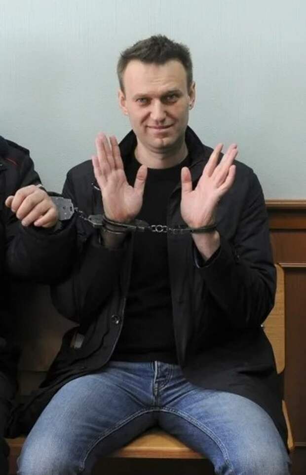 На кичу с трапа самолета – что ждет Навального