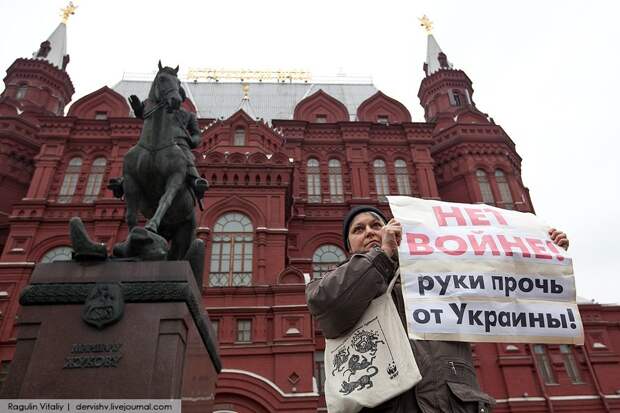 Политика: Пикетировавшего Ельцин-центр пенсионера преследуют за правду о Ельцине-предателе