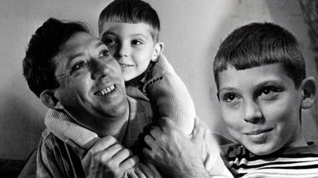 С маленьким сыном