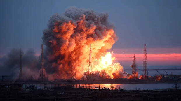 Сокрушительный удар погрузил Киев во тьму. Украинцы боятся говорить чиновникам, что ТЭЦ уже нет. Европа заламывает руки