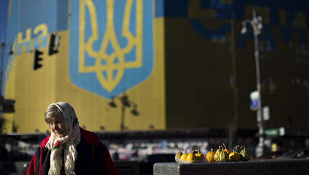 Жительница Украины продает овощи на Площади Независимости в Киеве. 2014 год