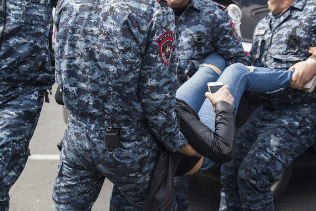 Во время протеста в Ереване пострадали 80 человек, в том числе полицейские