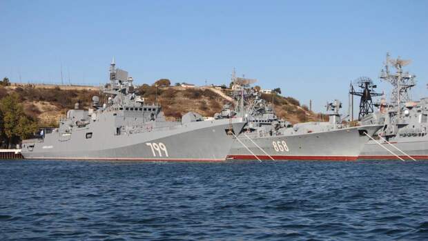 Корабли ВМФ РФ отразили «атаку» беспилотников на учениях в Черном море