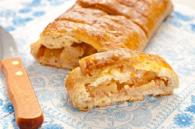 Рулет с яблочной начинкой
