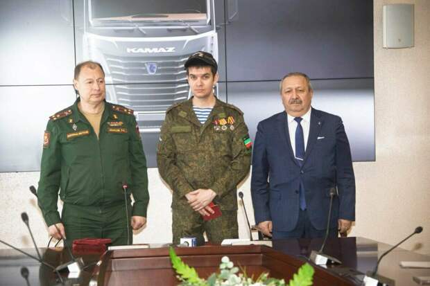 Чаллыда «КАМАЗ»да эшләүче махсус хәрби операция ветеранына Батырлык ордены тапшырылды