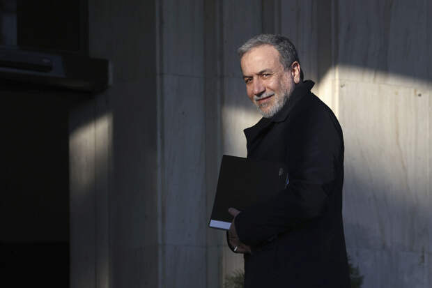 Арагчи: Ормузский пролив открыт для не участвующих в войне с Ираном стран