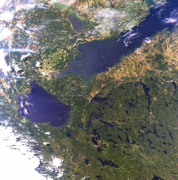 Санкт-Петербург и озеро Ладожское. космос, россия, фото