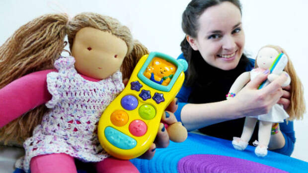 Кукла Доминика и Таня зовут к себе гостей. Видео с игрушками для детей.