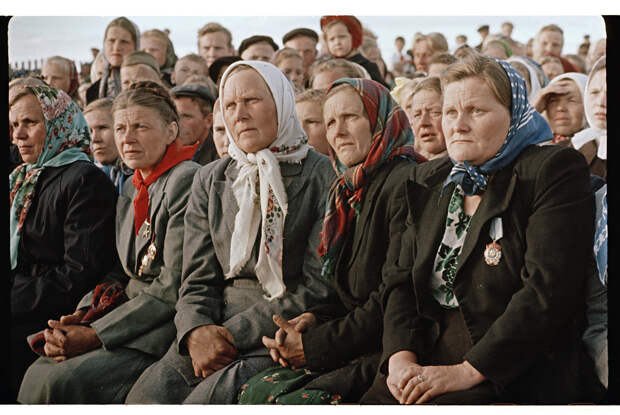 Собрание женской части колхоза