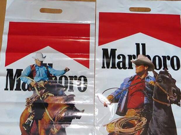 Считалось очень крутым ходить в школу с пакетом