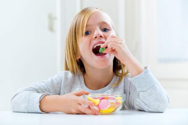 5 продуктов, которые вредят детским зубам