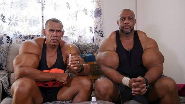 Бразильские братья приобрели огромные мышцы и популярность