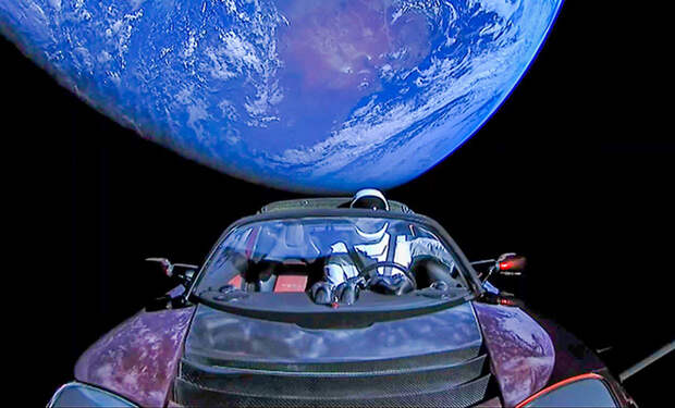 6 лет назад Илон Маск запустил в космос родстер. Смотрим, где сейчас автомобиль. Видео