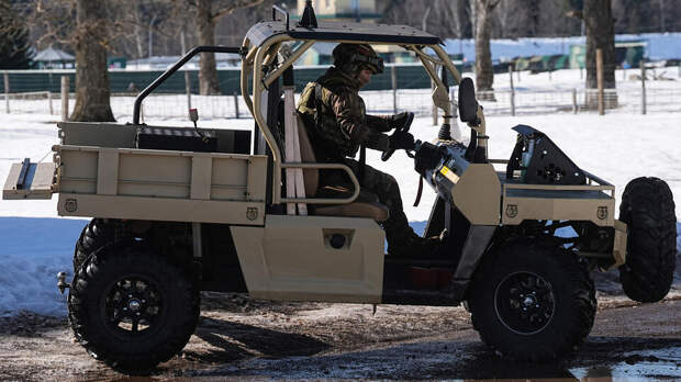 "Единая Россия" и фонд "Наша Правда" передали спецтехнику бойцам СВО