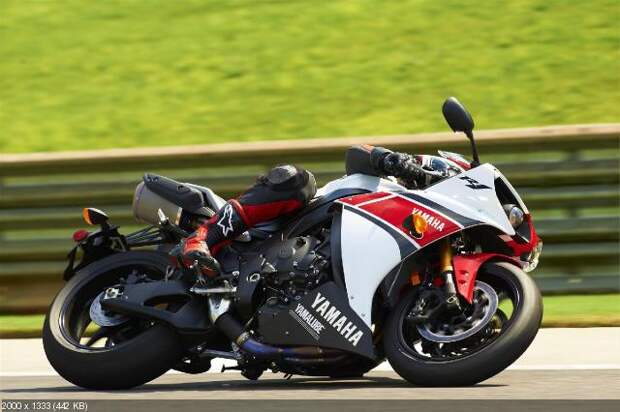 Фотографии спортбайка Yamaha YZF-R1 2012