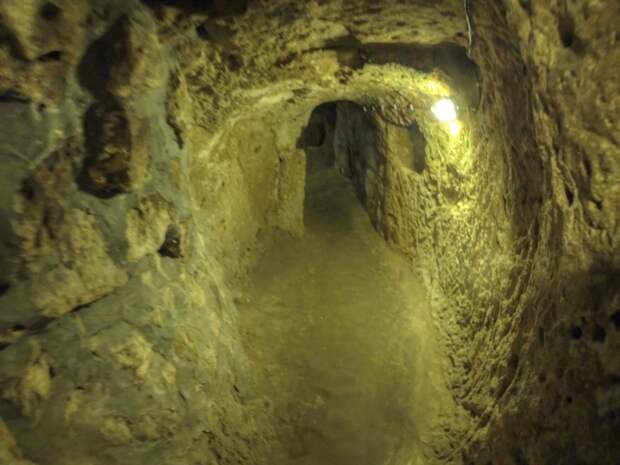 Стены подземного города не разрушились за тысячи лет. / Фото: www.wikimedia.org