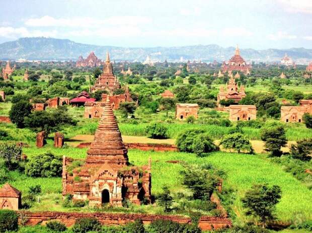 16. Burma : The village of Bagan