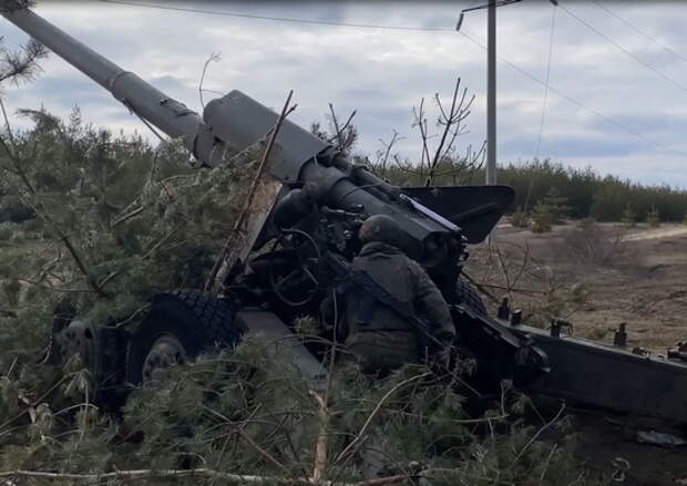 Расчеты артустановок «Гиацинт-Б» и «Гвоздика» ВДВ уничтожили артиллерию и замаскированные укрепленные позиции ВСУ на одном из направлений в зоне СВО