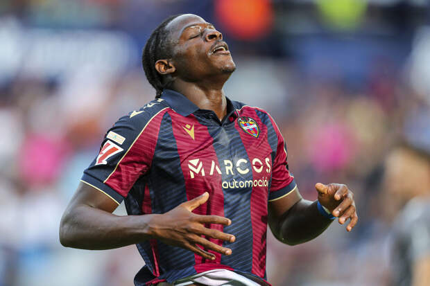 ЦСКА предложил около €30 млн за Эйонга, который отказался переходить в Россию