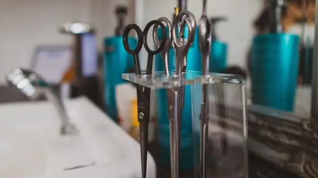 В сервисе «СберУслуги» заявили о росте спроса на услуги парикмахеров перед Новым годом