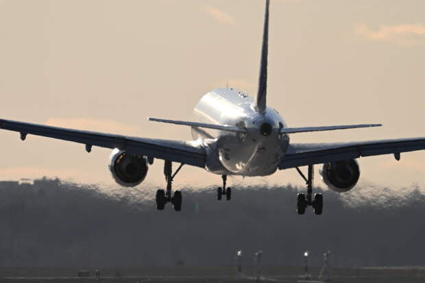 Вылетевший в Таиланд самолет с россиянами на борту экстренно сел в Самаре