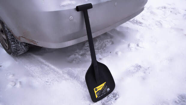 Качественная лопата – незаменимый помощник водителя в условиях суровой зимы. Она позволяет очистить дорогу, убрать снег с кузова и выполняет другие полезные функции.-2
