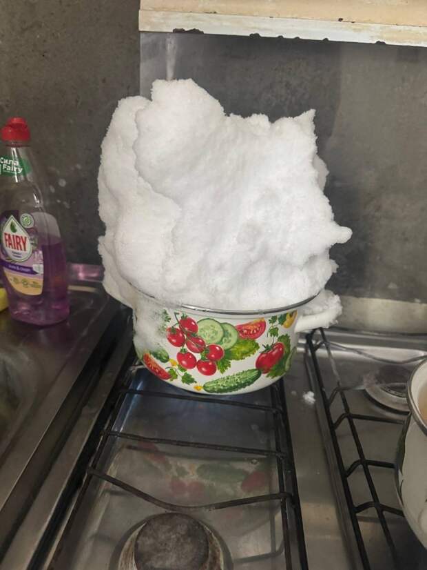 Адыгею заваливает снегом: в Майкопе люди третьи сутки без света и воды