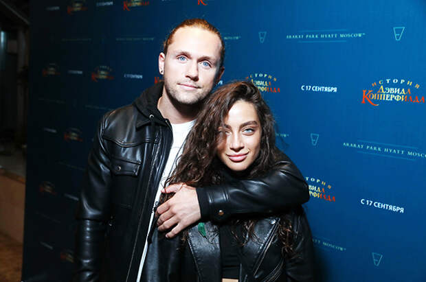 Влад Соколовский с возлюбленной Ангелиной Сурковой и другие на кинопремьере в Москве