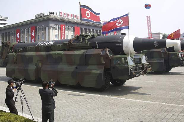МБР KN-08, парад в Пхеньяне 15.04.17.png