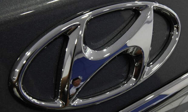 Логотип Hyundai (Хендай) на радиаторной решетке