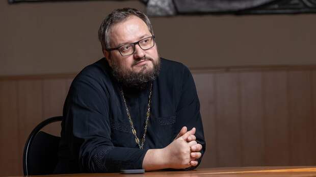 «На нас перестали смотреть как на идиотов». Священник-блогер Владислав Береговой о хейте верующих, проповеди в TikTok и юморе в Библии