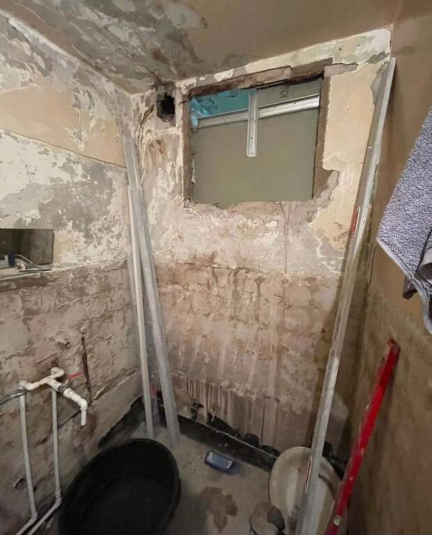 Ванная комната на 3 кв. м в хрущевке 1960 года постройки: как дверь может увеличить площадь!